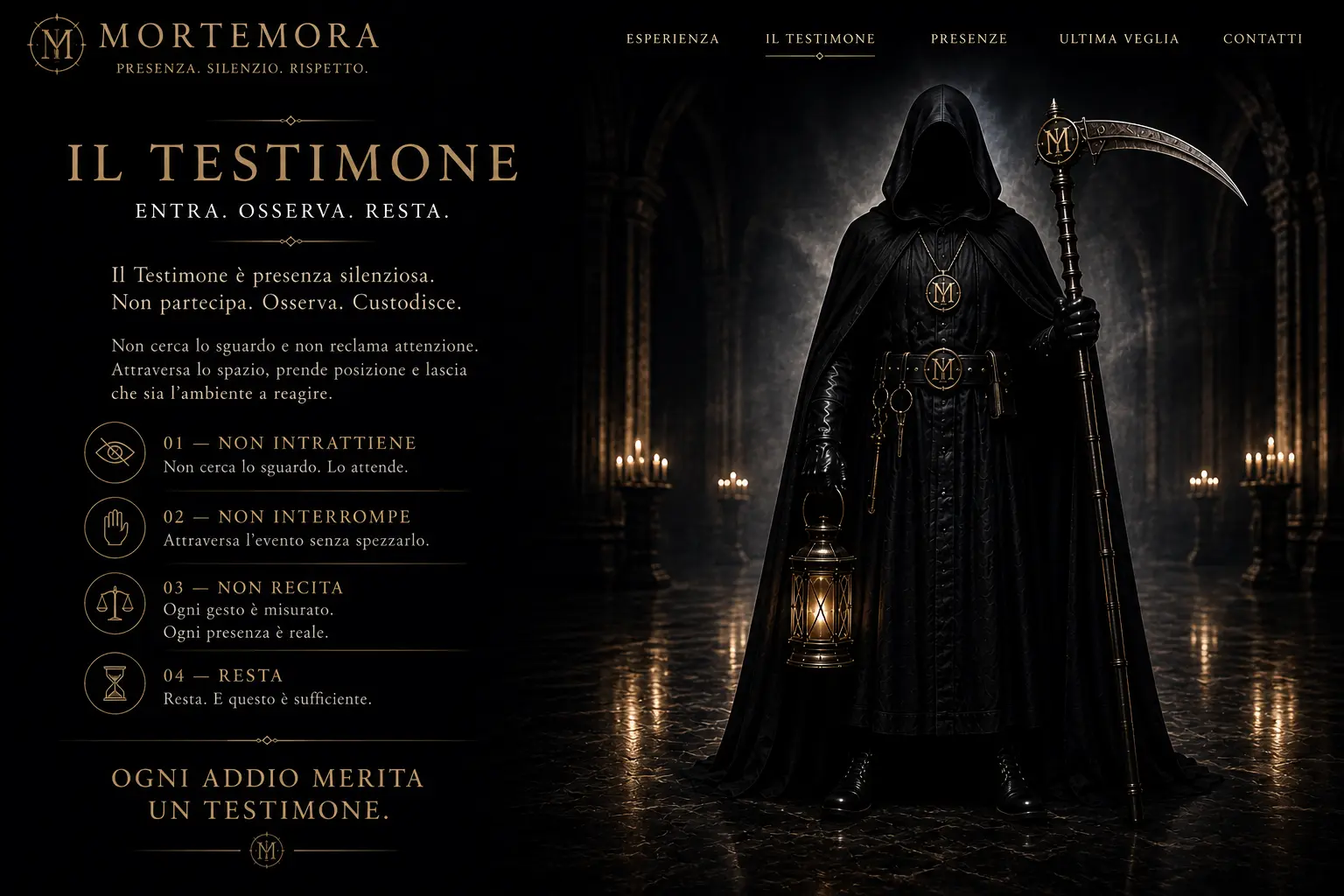 Il Testimone MORTEMORA in piedi con cappuccio profondo, medaglione M·ETERNO, cintura, lanterna accesa e falce, in una navata gotica in penombra